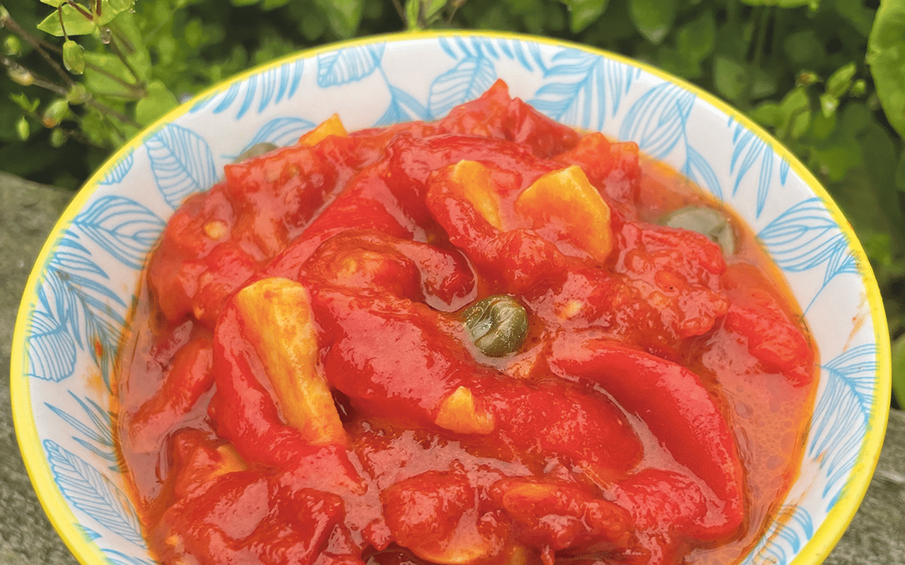 A sweet and sour tomato sauce to brighten up your day